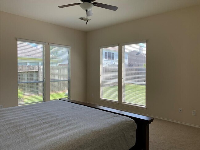 Building Photo - 3023 Aspen Ln