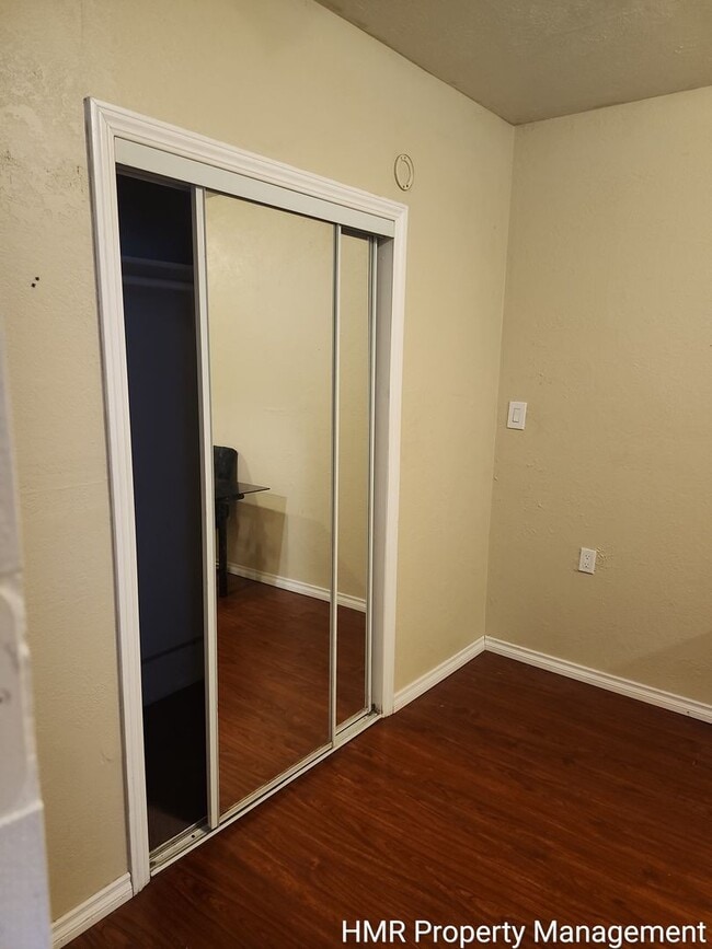 Building Photo - MOVE IN SPECIAL - Charming Single-Story Home