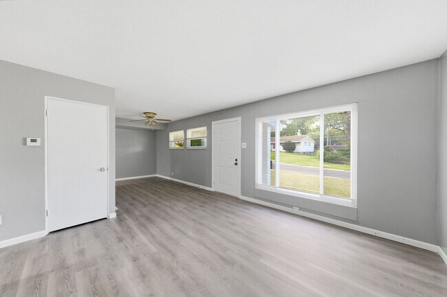 Building Photo - 237 Grampian Rd