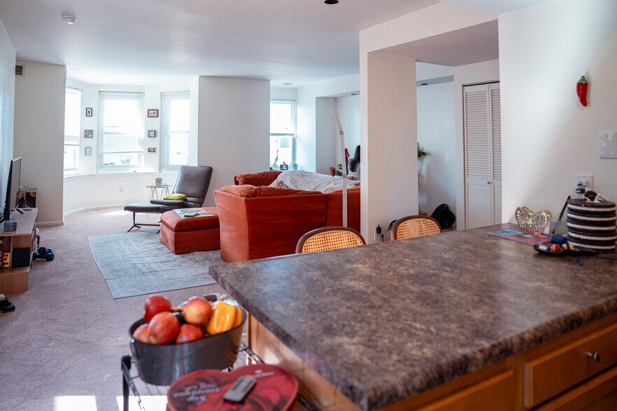 Building Photo - 625 S Negley Ave