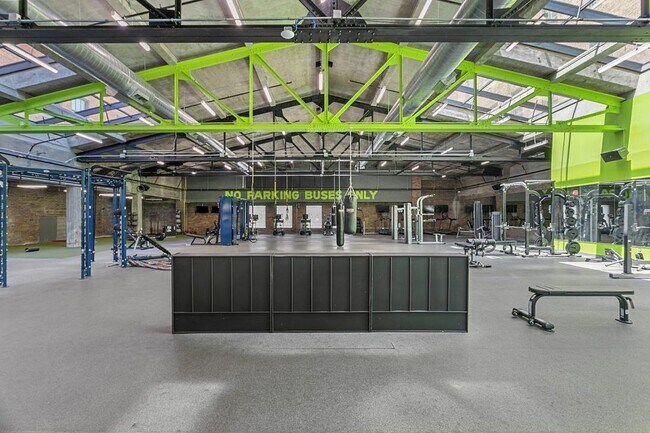 Building Photo - 933 McGee St