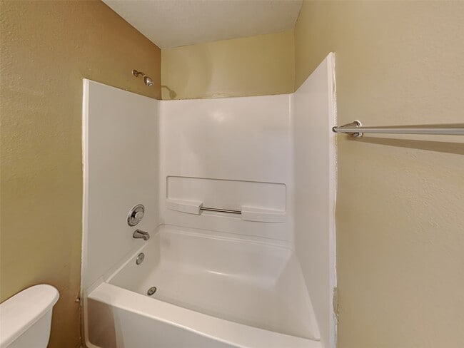 Building Photo - 6114 Elton Knolls St