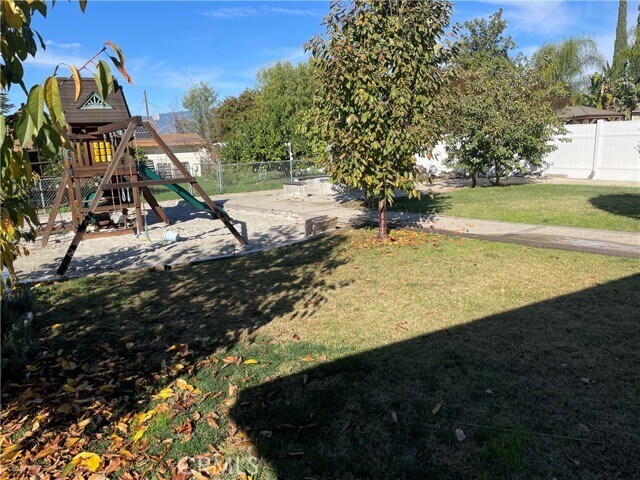 Building Photo - 1188 W Cypress Ave