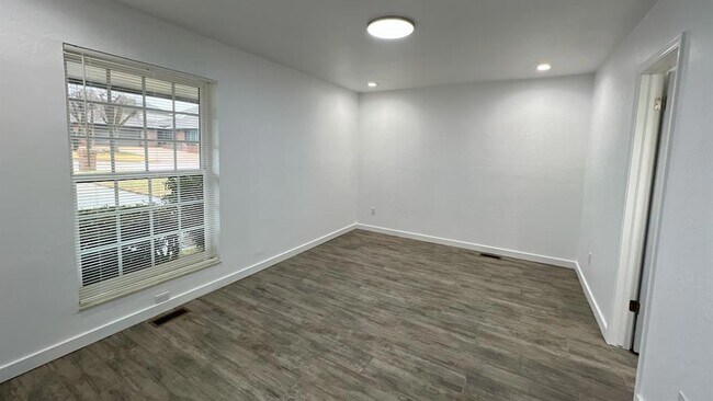 Building Photo - 12510 Maple Ridge Rd