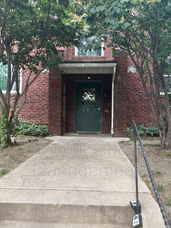 Building Photo - 1416 N Downing St