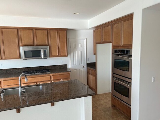 Building Photo - 40352 Charlesburg Dr