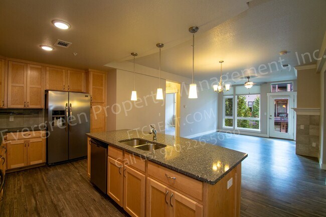 Building Photo - 2715 Iowa Dr