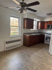 Building Photo - 660 E 58th St