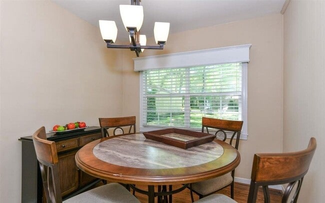 Building Photo - Beautiful three Bedroom One Bathroom For Rent