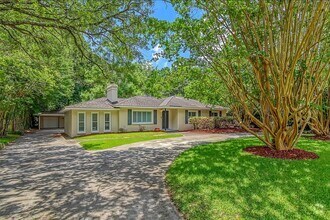 Building Photo - Spacious Updated Ranch in West Oak Forest