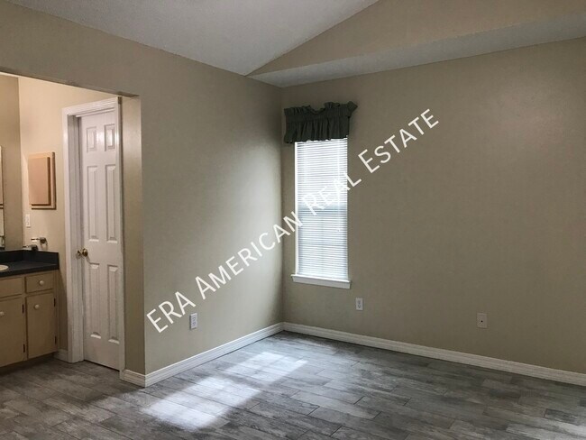 Building Photo - 205 Esmond Ct