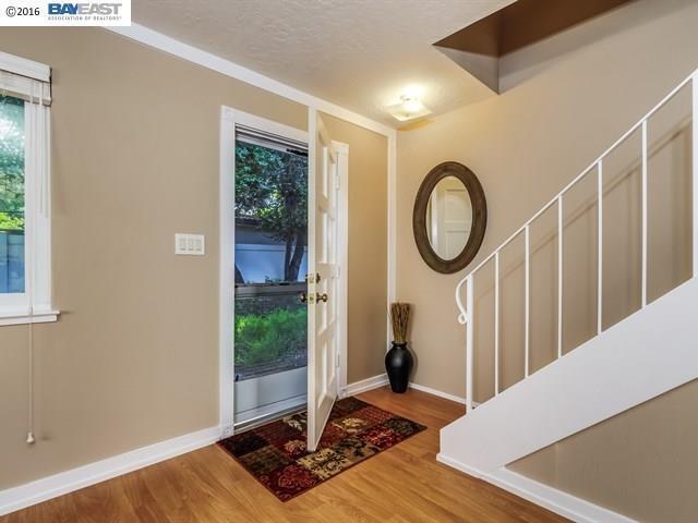 Building Photo - Park like end unit, move in condition with...