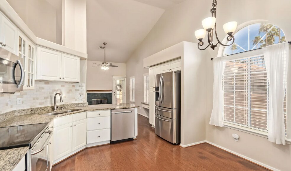 Building Photo - 517 S Paradise Dr