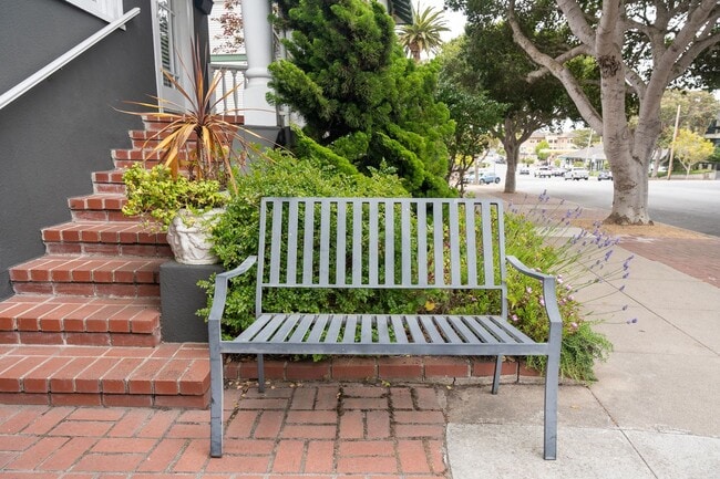 Building Photo - Lighthouse Haven - PGPM - CS - T/L