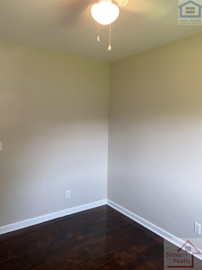 Building Photo - 207 Bermuda Dr