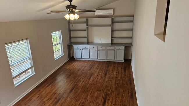 Building Photo - Move In Ready James Island Home off Fort J...