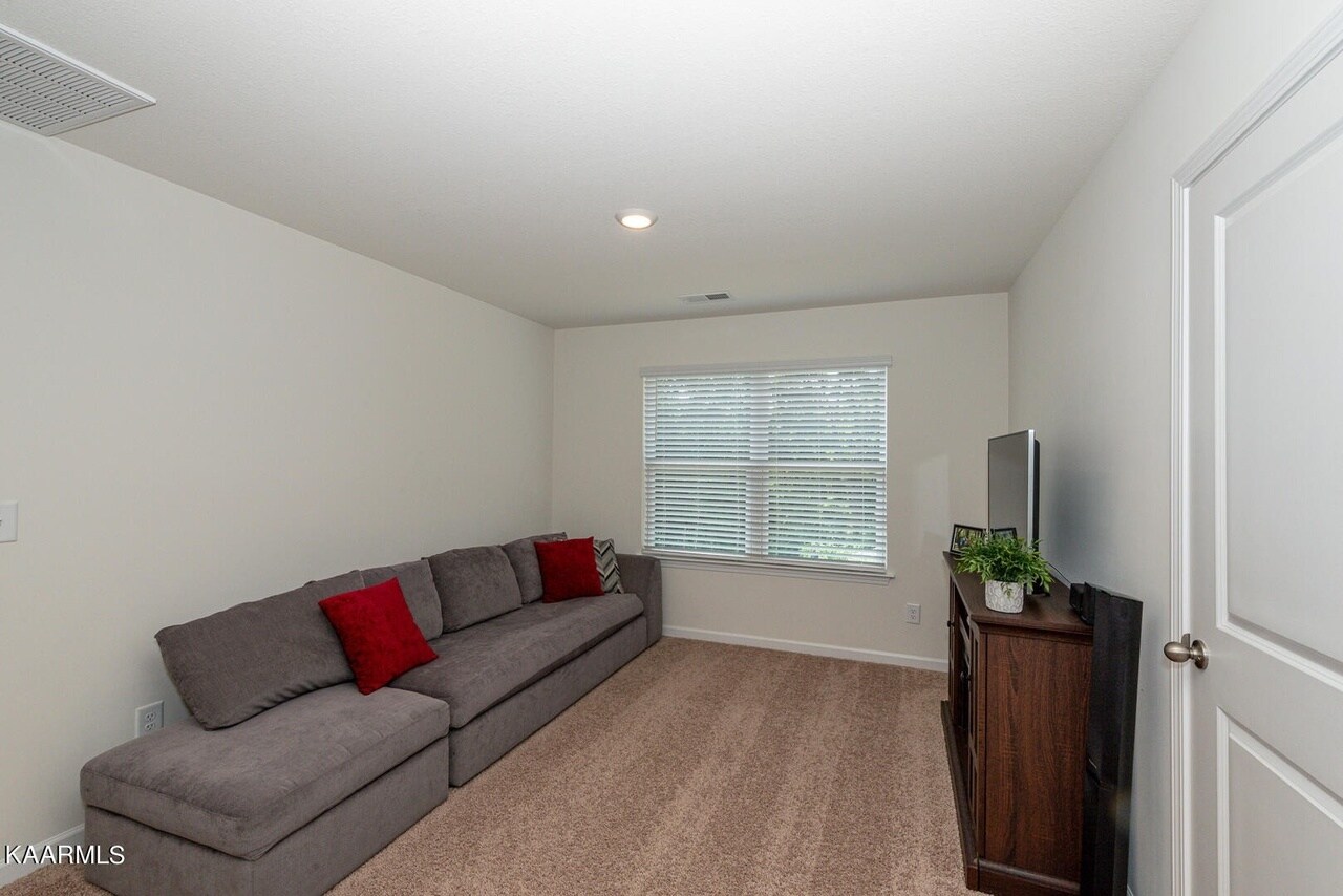 Building Photo - 1606 River Poppy Rd