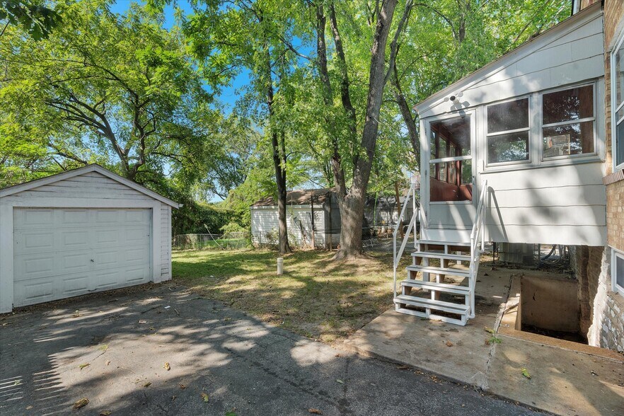 Building Photo - 10063 Diamond Dr
