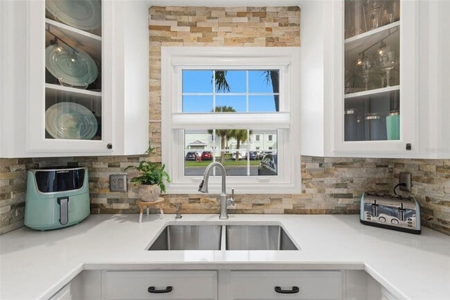 Building Photo - 4751 Coquina Key Dr SE