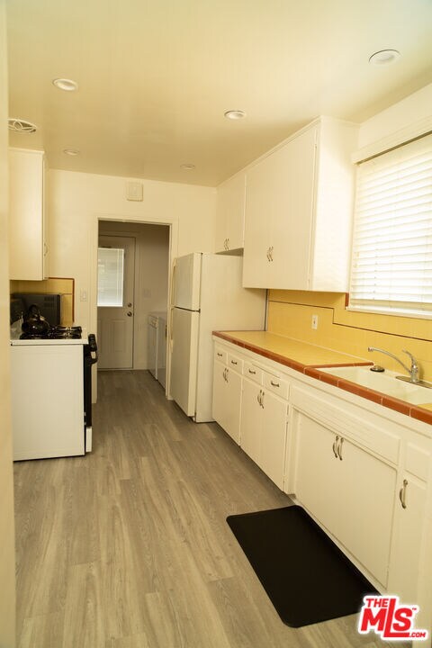 Building Photo - 5258 Thornburn St