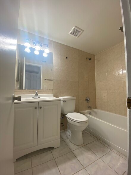 Building Photo - 12703 Alida Pl