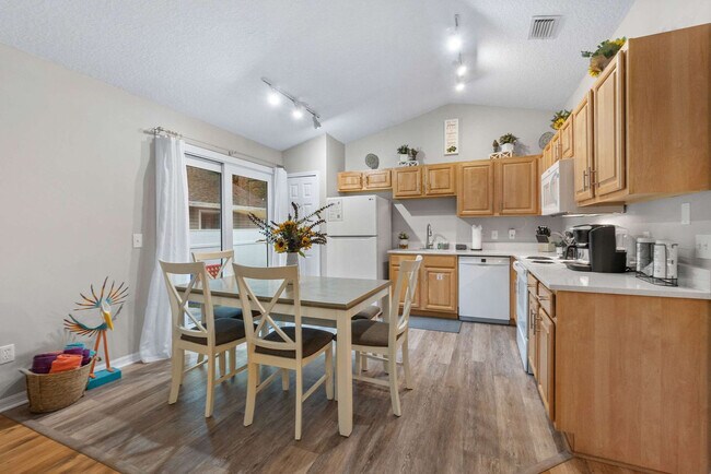 Building Photo - 20 Pearl St