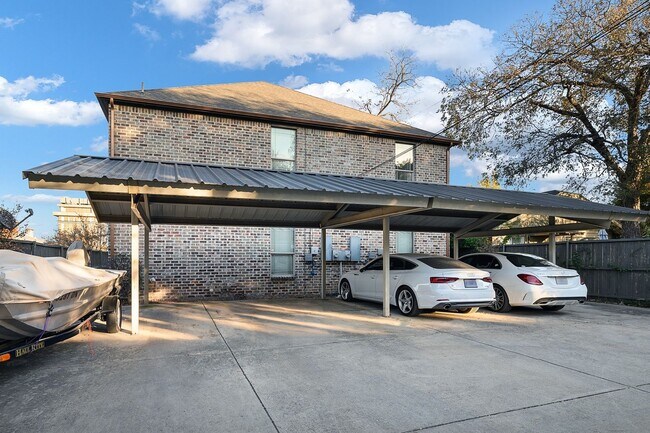 Building Photo - 3120 Rogers Ave
