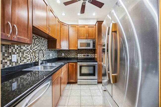 Building Photo - 2100 Commonwealth St