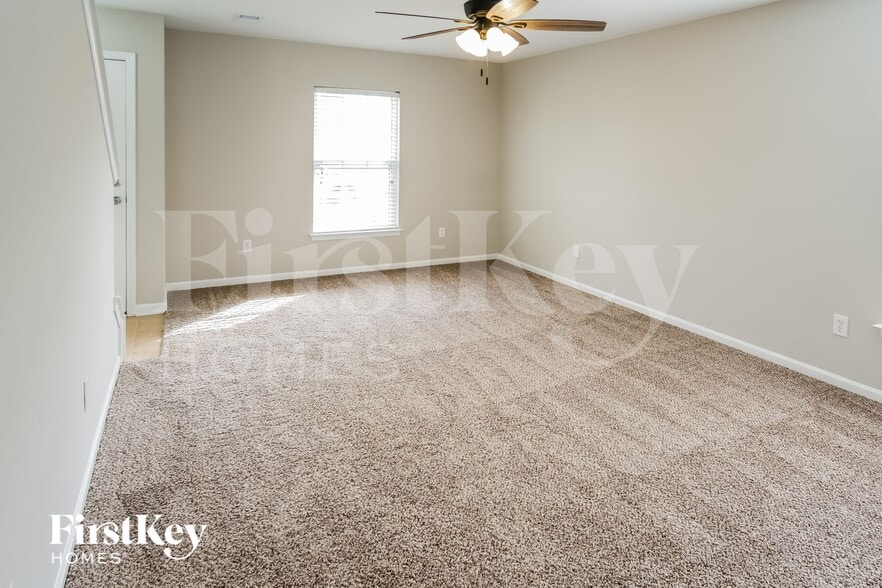 Building Photo - 615 Silver Moss Dr