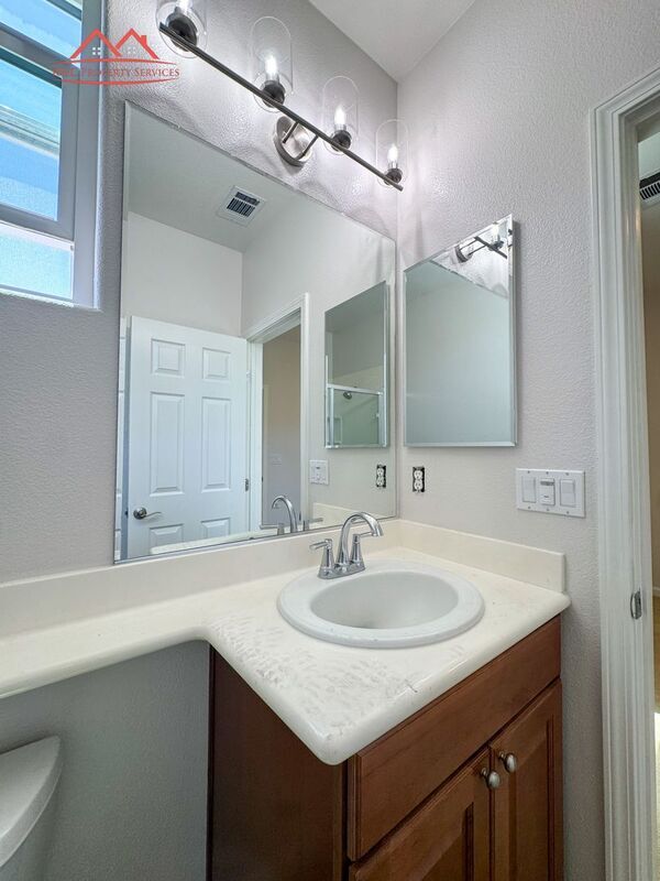 Building Photo - 326 Bautista Pl