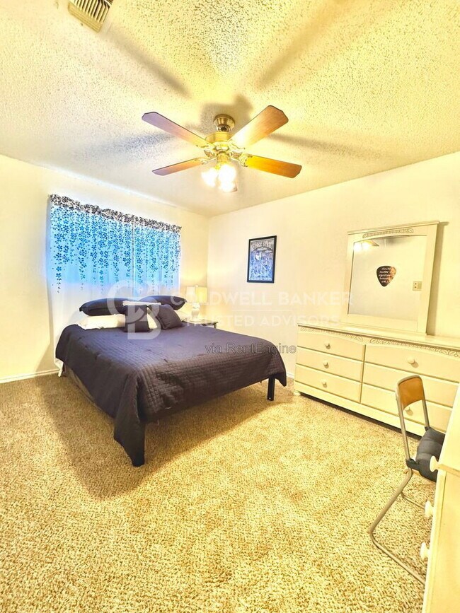 Building Photo - 4409 75th Dr
