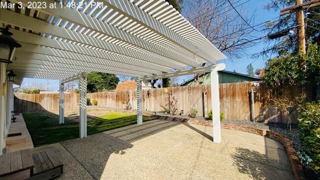 Building Photo - 2329 Moraine Cir