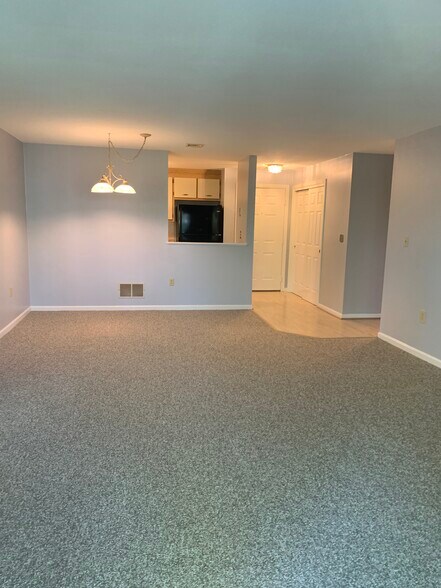 Building Photo - 30 Ledgewood Hills Dr