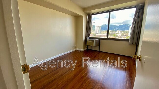 Building Photo - 2333 Kapiolani Blvd