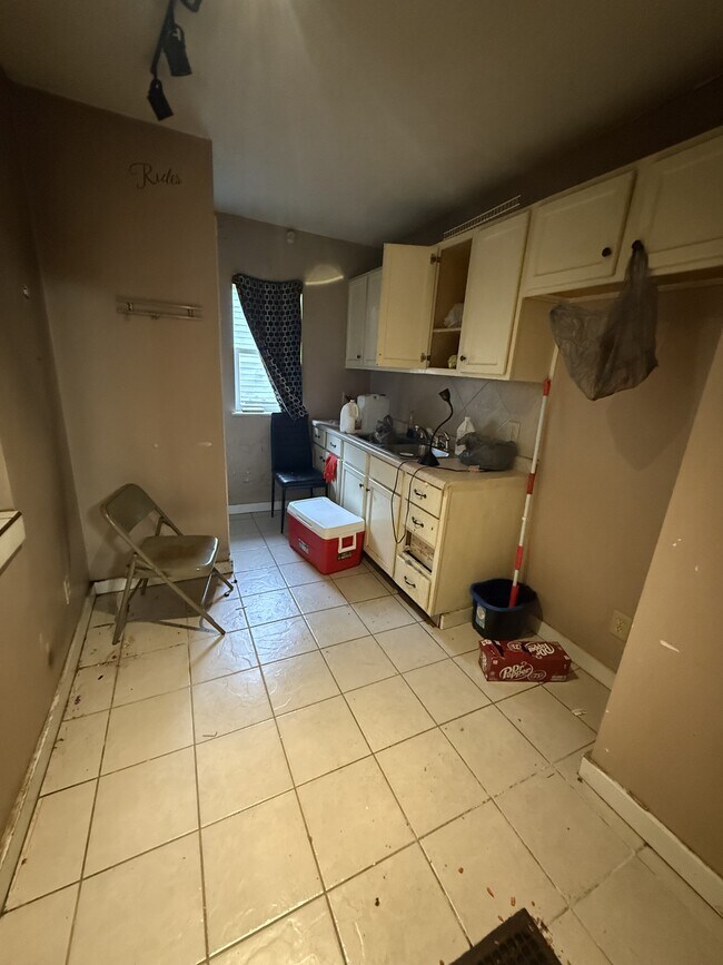 Building Photo - 1536 E Decatur St