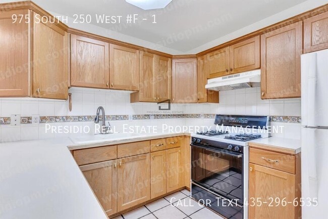 Building Photo - 975 S 250 W St