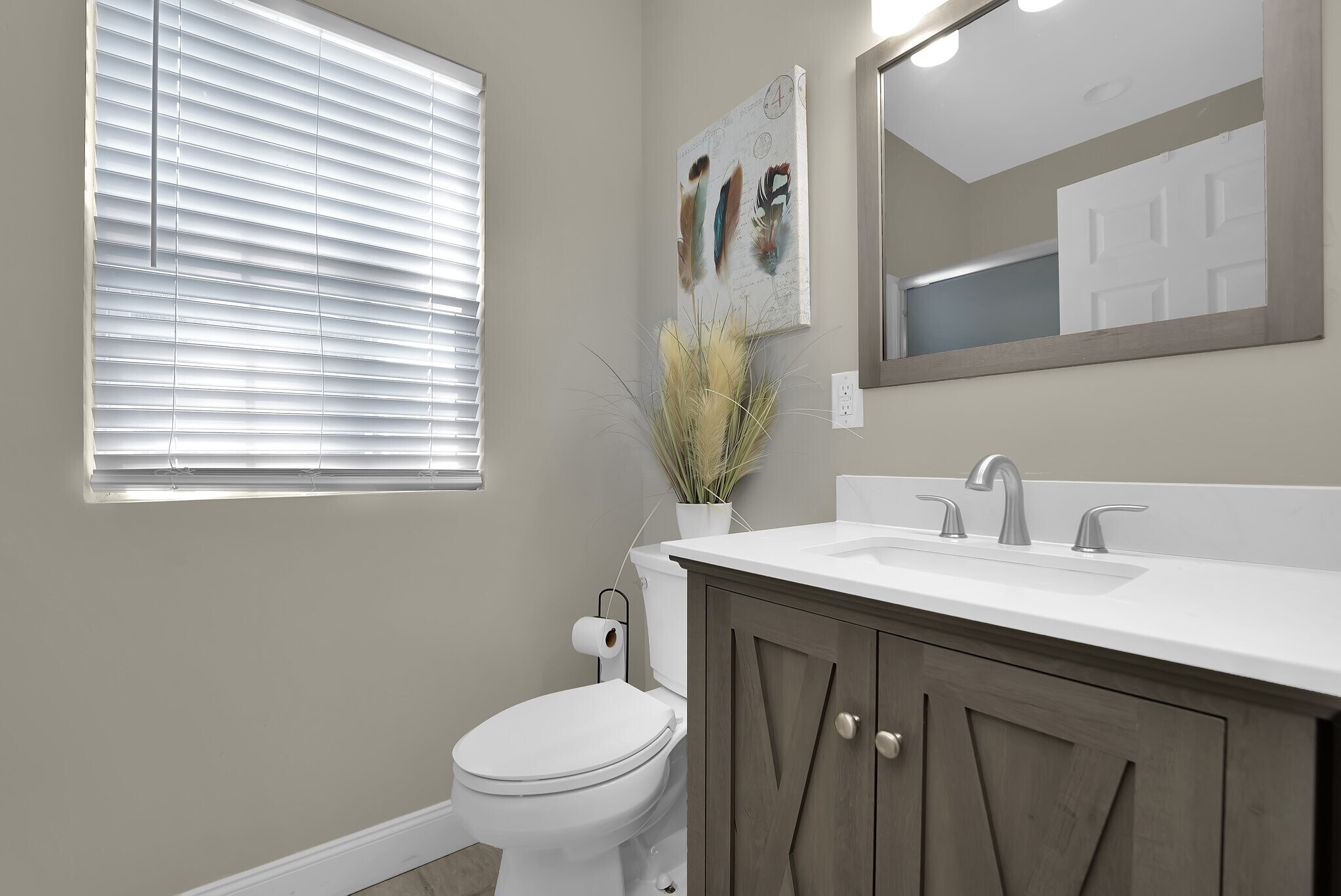 Full bathroom with walk-in shower - 963 S 22nd St