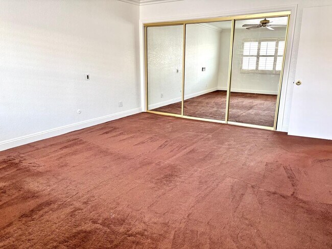 Building Photo - Welcome to this stunning 2 bedroom 2.5 bat...