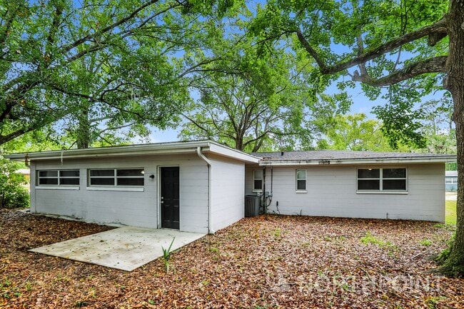Building Photo - 3 BR/2BA | Newly Renovated Single Family Home |  Front and back yard| Double-long driveways!