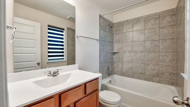 Building Photo - Redland Rd/281 Sienna Subdivision