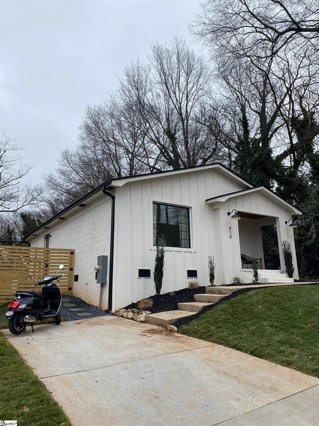 Primary Photo - 410 Birnie St