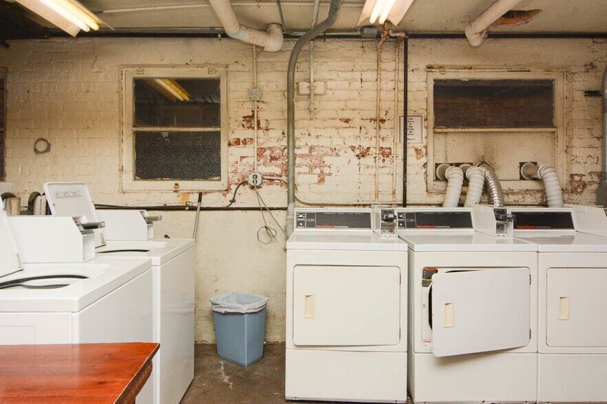 Building Photo - 1036 Dempster St