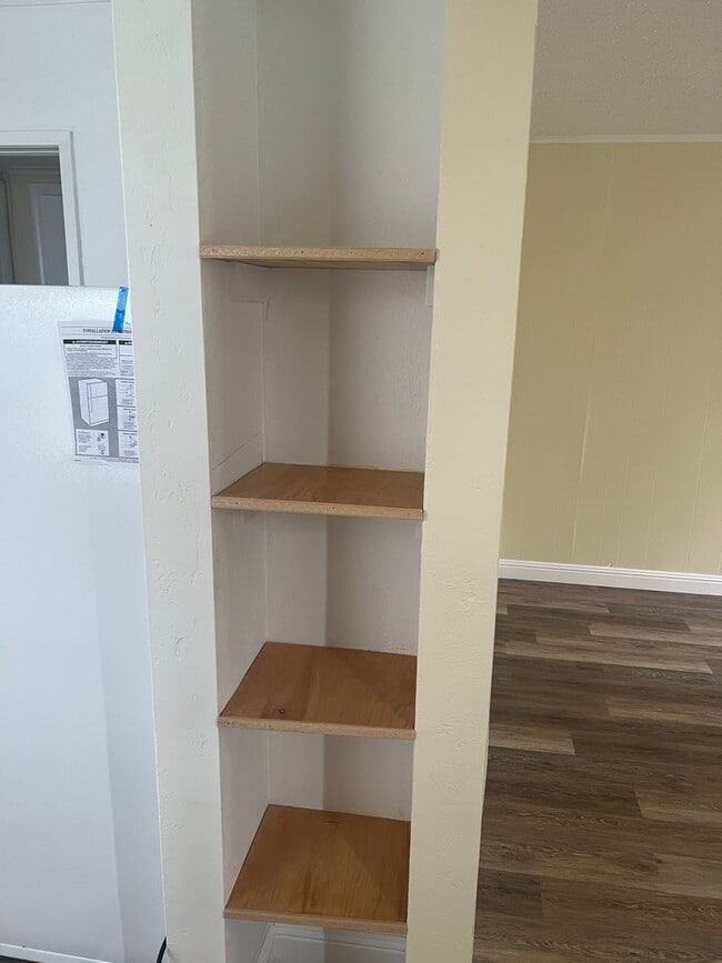 Building Photo - RARE CARSON LANE DUPLEX AVAILABLE