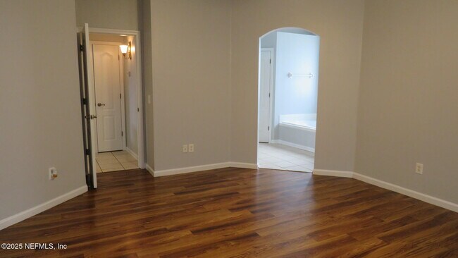 Building Photo - 3726 Bedford Dr