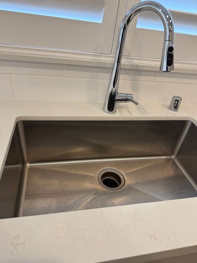 Building Photo - Beautiful home in Northlake!