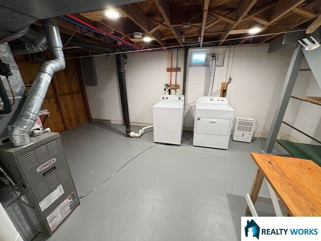 Building Photo - 2-Bedroom Home with Hardwood Floors