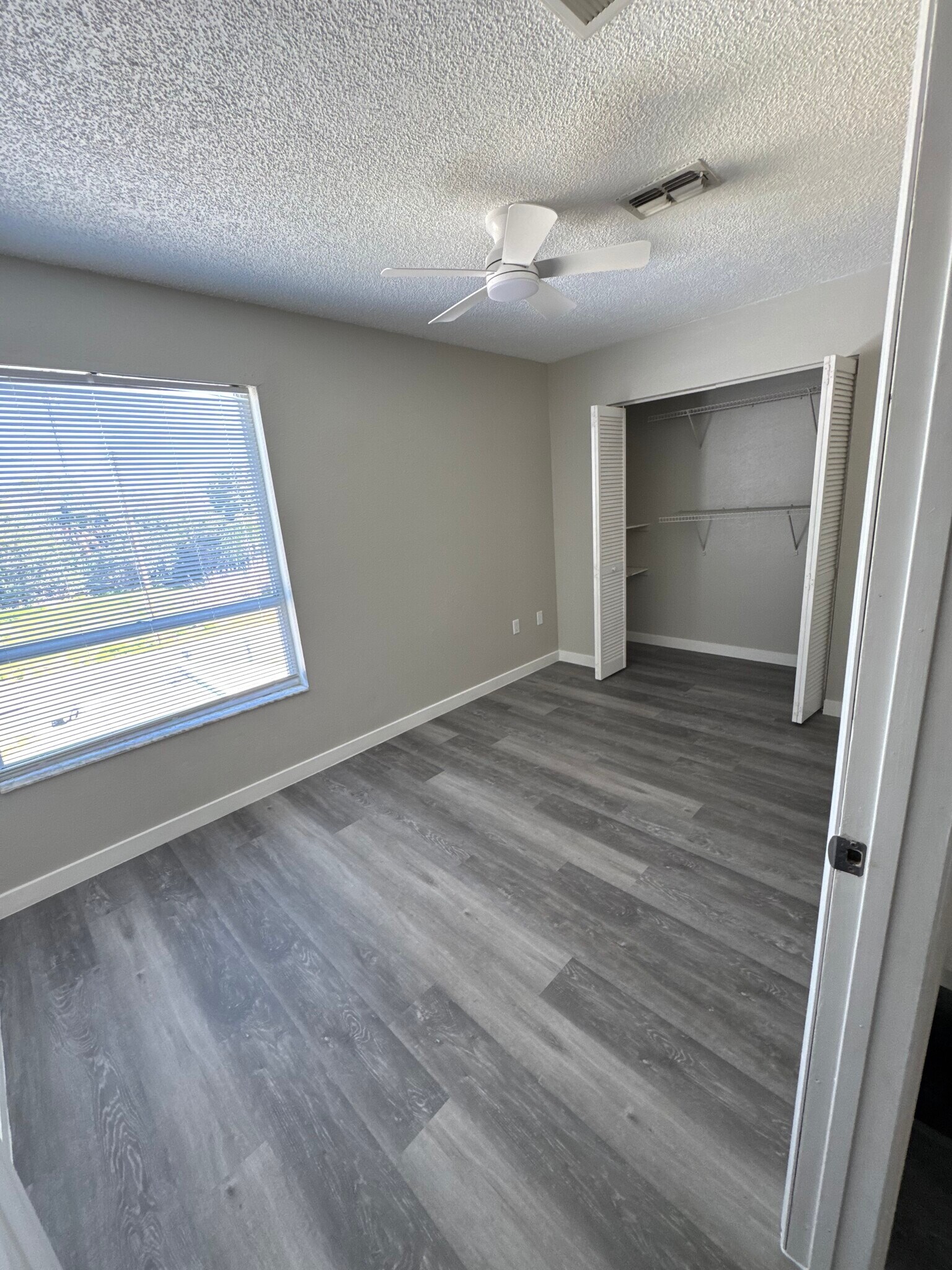 Building Photo - 7023 Oakwood Dr