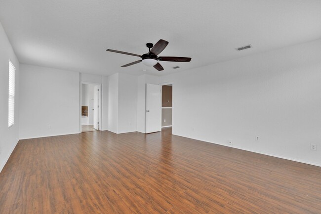 Building Photo - Stylish 3-Bedroom Home with Expansive Pati...