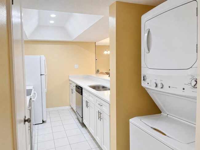 Building Photo - 450 S Gulfview Blvd