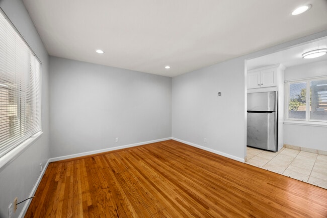 Building Photo - 837 Laurel Ave